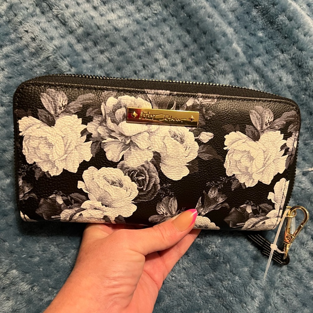 ⚡️ Betsey Johnson Wallet
